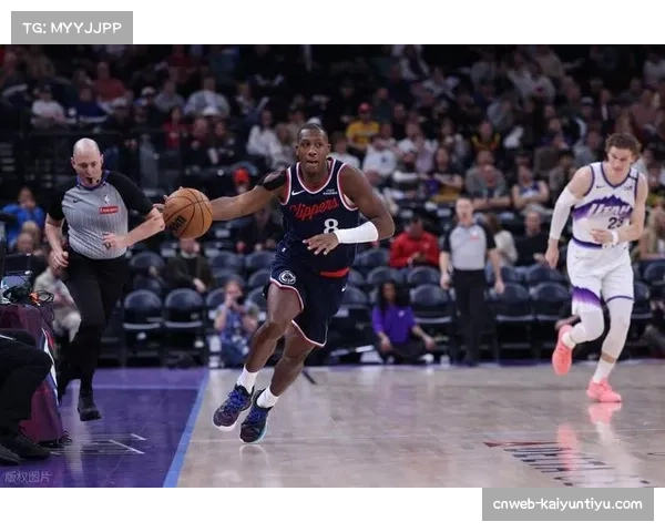 爵士进攻数据亮眼但防守漏洞频现 缺乏核心指挥导致轮转混乱